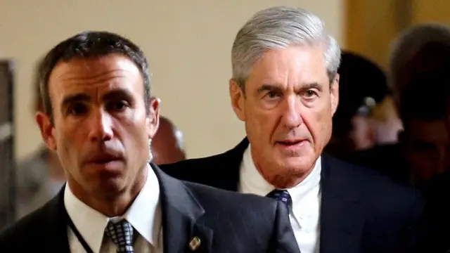 Robert Mueller kulia ambaye aliwahi kuhudumu kama mkurugenzi wa FBI ndio anayesimamia jopo hilo