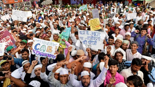 কলকাতায় নাগরিকত্ব বিলের বিরুদ্ধে মুসলমানদের বিক্ষোভ।