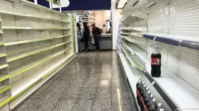 Supermercado com prateleiras vaziasCaracas, Venezuela