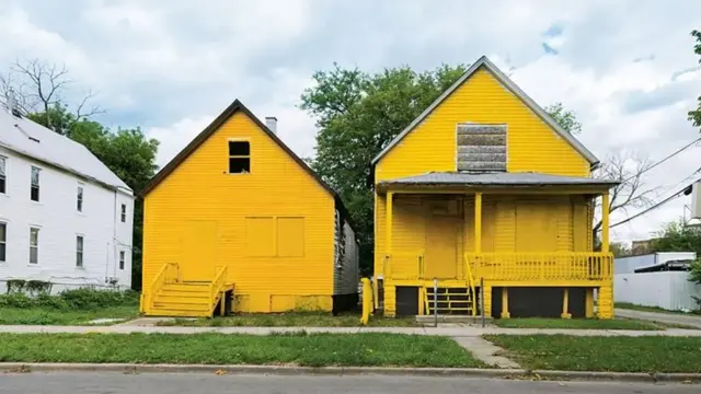 Le projet Color(ed) Theory présente une série de maisons peintes de couleurs vives dans le sud de Chicago