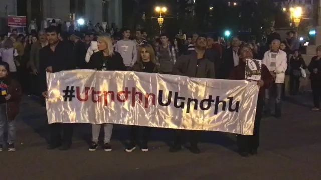 протестующие