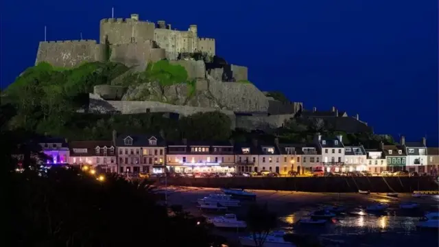 جرسی کے اندر رقم کی منتقلی کو ٹریس کرنا اور بھی مشکل کام تھا