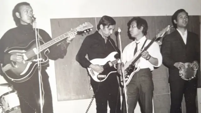 Jaroni Surjomartono, Rony Marton, eksil di Praha, Republik Ceko