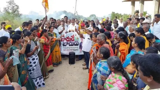 ప్రభుత్వం చేపట్టిన గడపగడపకు మన ప్రభుత్వం కార్యక్రమానికి ముందే తెలుగుదేశం పార్టీ 'బాదుడే బాదుడు' కార్యక్రమం మొదలుపెట్టింది