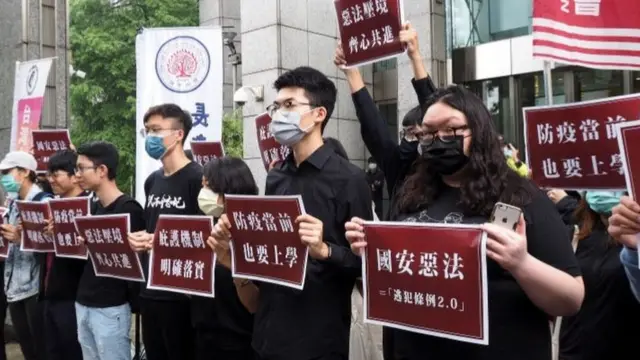 5月28日，台灣台北，示威者抗議香港國安法。