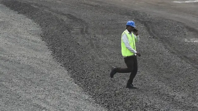 فرض استخدام النفايات البلاستيكية في بناء الطرق الجديدة القريبة من المدن الكبيرة في الهند