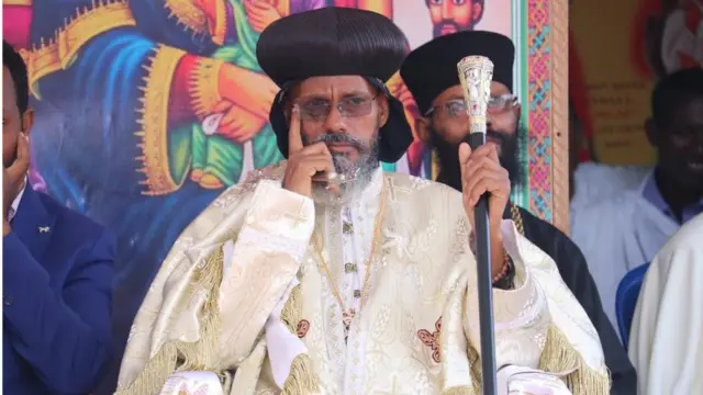 በባህር ዳር ከተማ የመስቀል ደመራ በዓልን ለማክበር አደባባይ ከወጡ የሐይማኖት አባቶች መካከል አንዱ