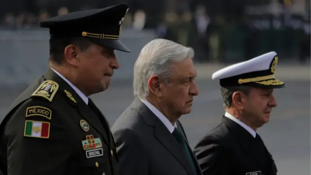 AMLO junto a los secretarios de Defensa y Marina