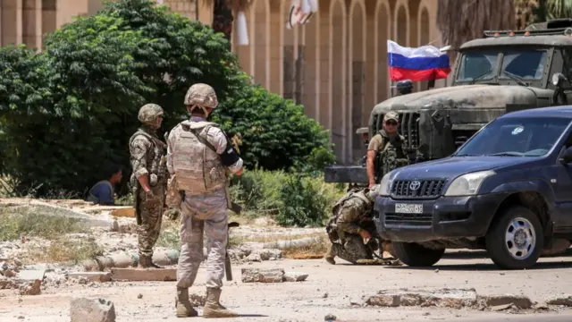 Rus jandarma birlikleri Dera vilayetinin güneyindeki Nesib sınır kapısında (7 Temmuz 2018)