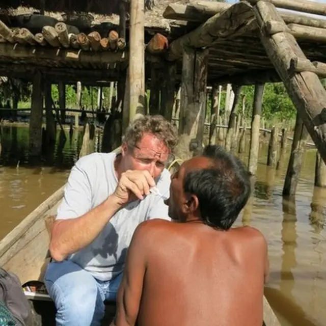 Umugabo w'umu Warao apimwa