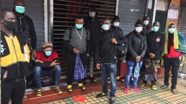 Warga berkebangsaan Afrika di Guangzhou mengeluhkan pengusiran dari tempat tinggal mereka.