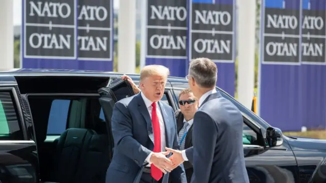 প্রেসিডেন্ট ট্রাম্প নেটো জোটকে কতটা গুরুত্ব দেন তা নিয়ে প্রশ্ন তুলছেন অনেকে।