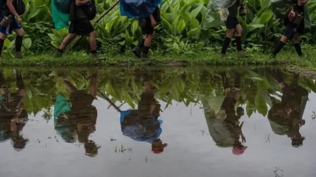 ဖေဖော်ဝါရီအာဏာသိမ်းပြီးနောက် လူငယ်အများအပြား လက်နက်ကိုင်သင်တန်းတက်ရောက်။