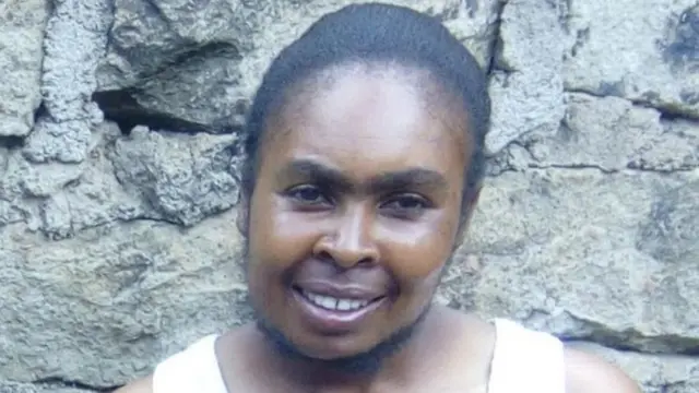 Harageze aho Theresia Mumbi aguma yinyegeje mu nzu kubera yatinya ko ababanyi bamuzomera