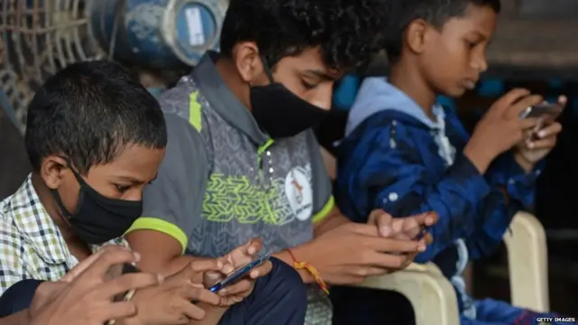 ਬੱਚੇ ਕੋਲ ਮੋਬਾਈਲ