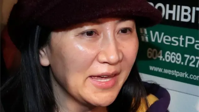 منگ وانژو در حال حاضر با وثیقه آزاد شده و تحت نظارت دائم است