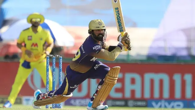 கொல்கத்தா அணியின் தினேஷ் கார்த்திக்