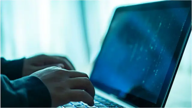 પેગાસસ સ્પાયવૅર થકી ઘણા પત્રકારો અને નેતાઓની જાસૂસી કરાવ્યાનો કેન્દ્ર સરકાર પર આરોપ