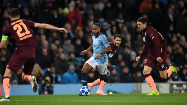 Sterling (uri ku mupira) avuga ko ibinyamakuru bimwe bihembera ivangura rishingiye ku ibara ry'uruhu