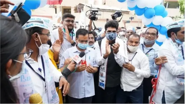 જામનગરમાં કૉલેજ કર્યા પછી પત્રકારત્વનું ભણવું છે એવું ઈસુદાને નક્કી કરેલું