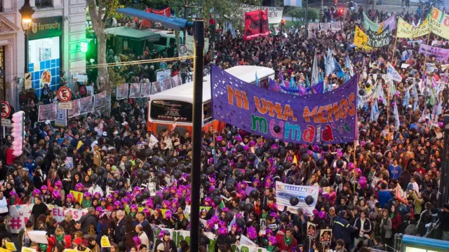 Protesto no dia 3sites de prognosticos futeboljunho reuniu milharessites de prognosticos futebolpessoas na Argentina