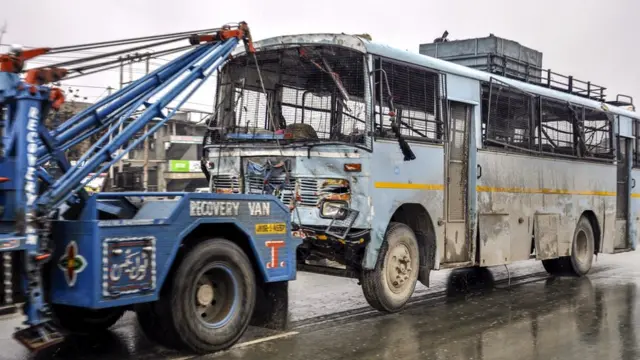 पुलवामा हमला, pulwama attack, पुलवामा हमले में क्षतिग्रस्त गाड़ी