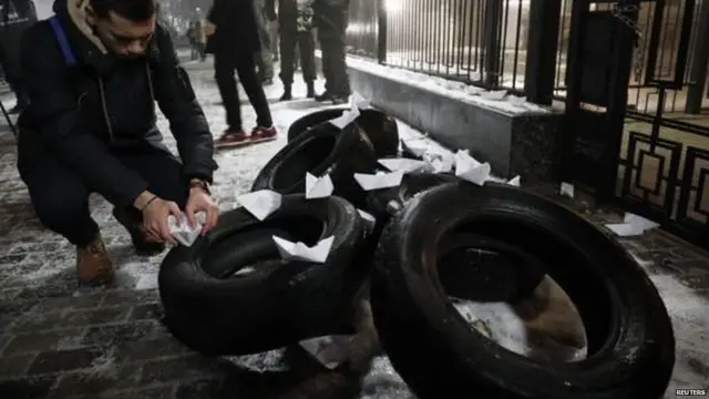 યુક્રેનમાં દેખાવ કરી રહેલાઓની તસવીર