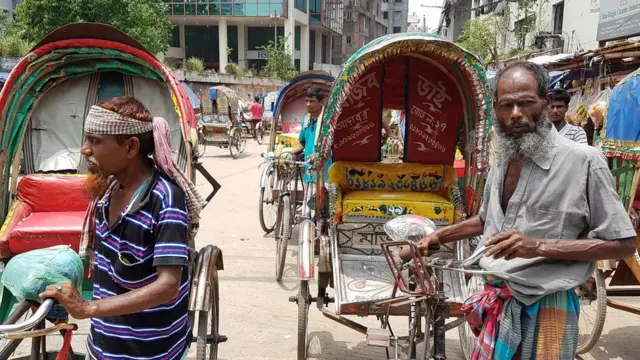 প্রবীণ রিকশাচালক