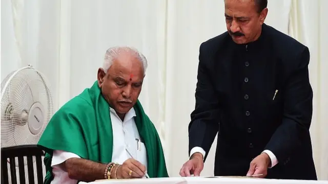 సీఎంగా ప్రమాణం చేశాక సంతకం చేస్తున్న యడ్యూరప్ప