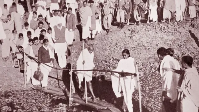 ভারতভাগের সময়ে যেসব এলাকায় দাঙ্গা হয়, সেখানে পৌঁছিয়েছিলেন মোহনদাস করমচাঁদ গান্ধী