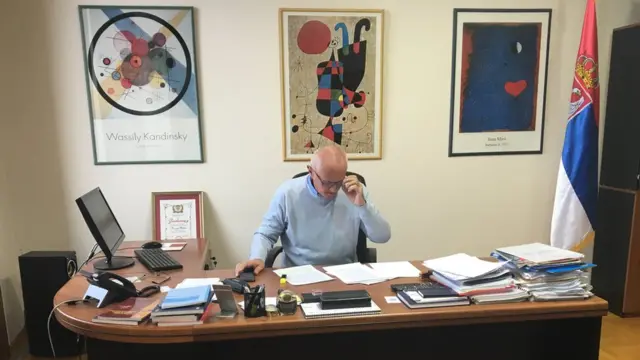 Rodoljub Šabić u kancelariji