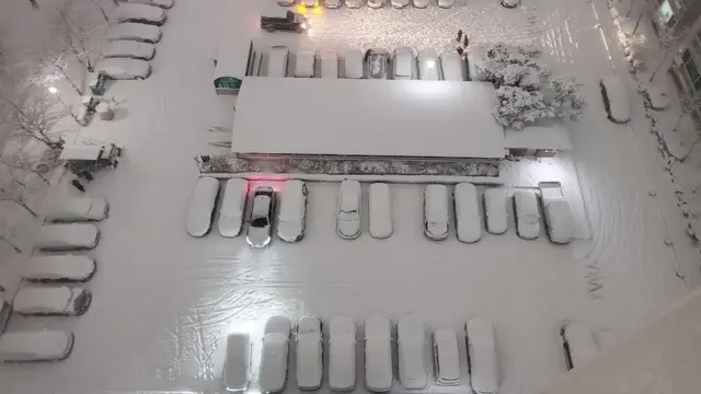 눈으로 덮인 아파트 주차장. 6일 저녁 대전의 한 아파트 단지내 주차장이 눈으로 덮혀 있다