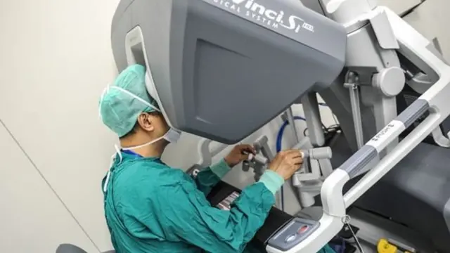 การผ่าตัดโดยใช้หุ่นยนต์