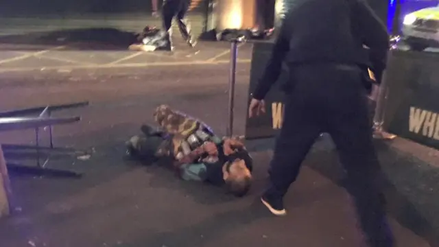 Kendisine intihar saldırganı süsü veren ve öldürülen zanlılardan biri