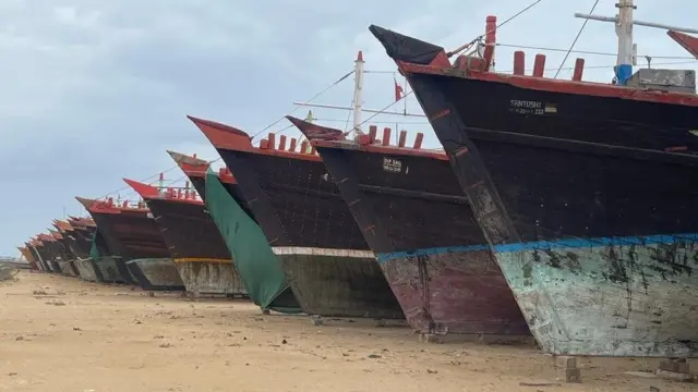 કાંઠે લાગરેલાં જહાજો