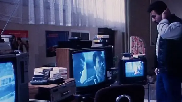 صحنه‌ای از فیلم آوار تهران