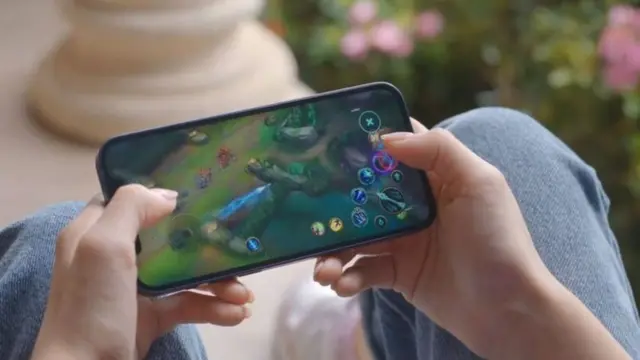 عززت أبل قدرات iPhone12 على تشغيل ألعاب الفيديو وأداء مهام الواقع المعزز