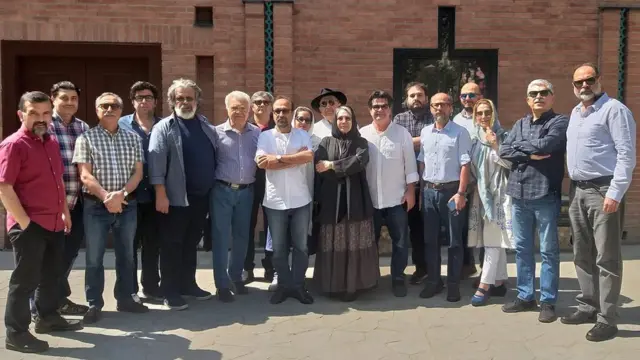 مجتبی میرطهماسب، مستندساز در صفحه فیس بوک عکسی از همراهی سینماگرانی منتشر کرده که آقای رسول‌اف و ناصر زرافشان وکیل او را همراهی کرده‌اند