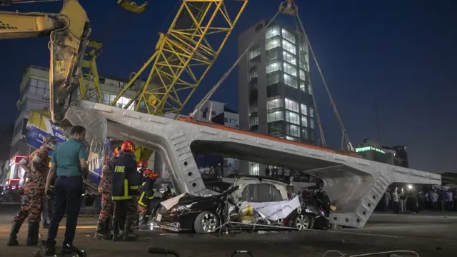 উত্তরায় ক্রেন হেলে পড়ে গার্ডার ভেঙে পড়ে