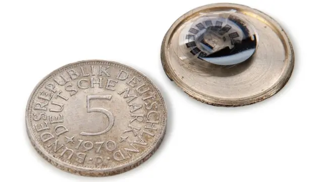 Moneda para esconder microfilmes