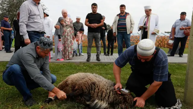 Musulmi a garin Ivie na Belerus sun yanka rago domin layya