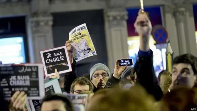 ઇમેનુઅલ મેક્રોંના નિર્ણય પર કેટલાક દેશોએ નારાજગી વ્યક્ત કરી હતી અને ફ્રાન્સના સામાનના બહિષ્કારની વિનંતી કરી હતી.