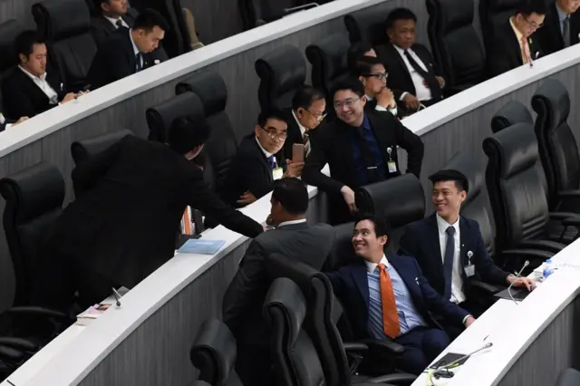 ประชุมสภา