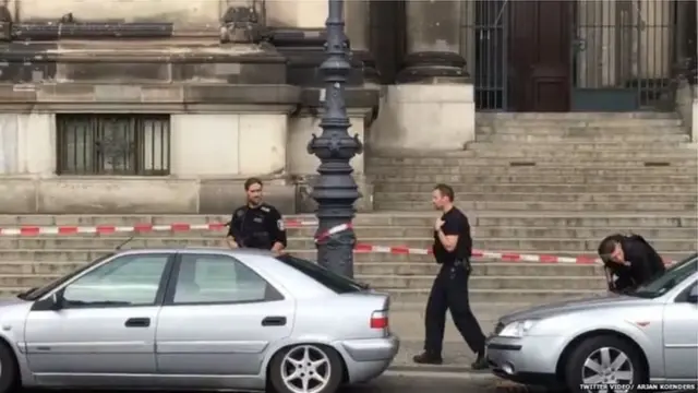 ચર્ચ પાસે હાજર પોલીસ જવાનો