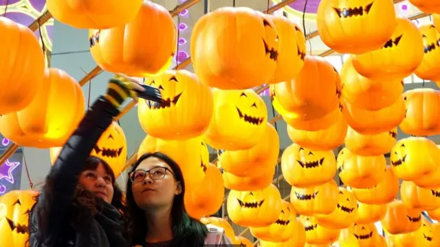 چه موقع از سال سهام بخریم