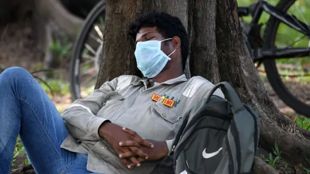 "உங்களை நீங்களே பார்த்துக்கொள்ளுங்கள் என்கிறது மத்திய அரசு":