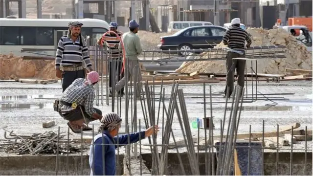 বাংলাদেশ থেকে যাওয়া শ্রমিকদের একটি বড় অংশ নির্মান শিল্পে কাজ করে