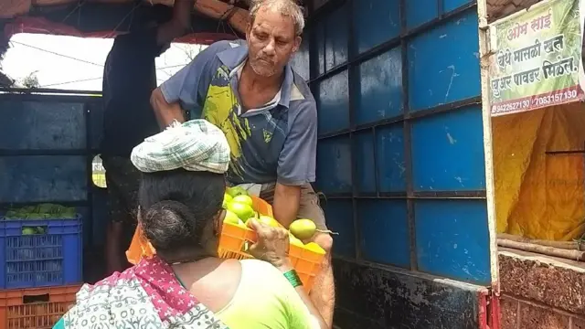 कोकणातल्या हापूस आंब्याला चक्रीवादळाचा तडाखा