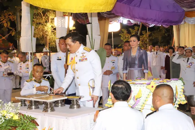 ในหลวงทรงประกอบพิธีวางศิลาฤกษ์