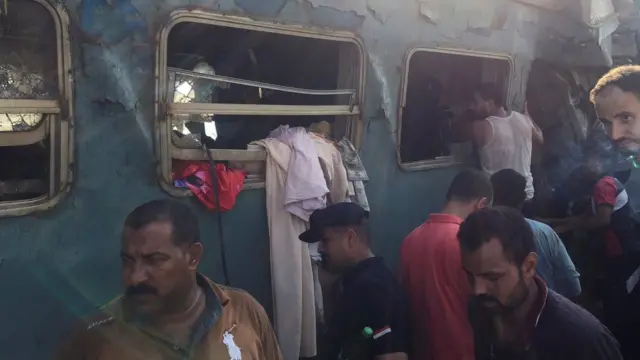 Разрушенный поезд